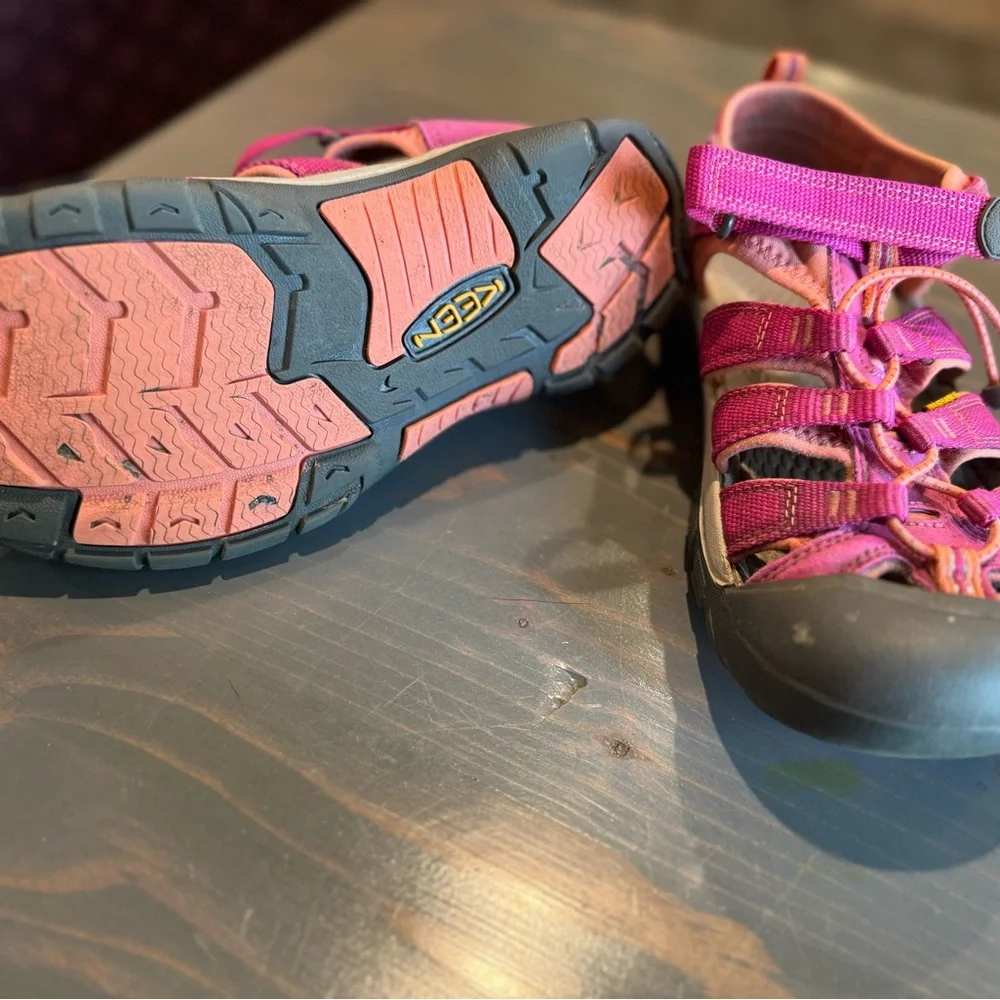 Keen Kids Magenta and Black Sandals